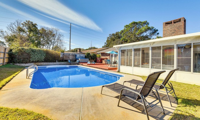 Wright Casa | Sunny Retreat w/ Hot Tub in Fort Walton Beach!
