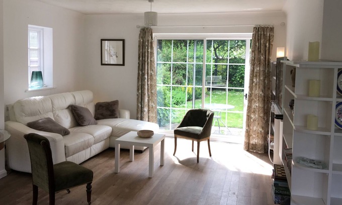 Boxgrove Casa | Sunny Rural Village Home Sleeps 4/5 por Goodwood