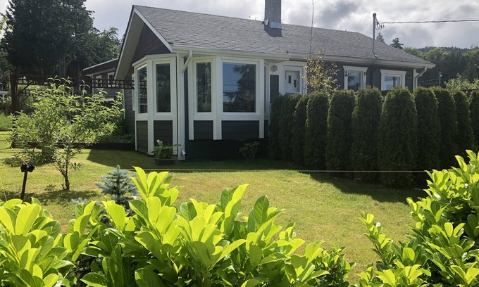 Chemainus Cabaña | Sunny Saltair Seaview Cottage con jacuzzi privado