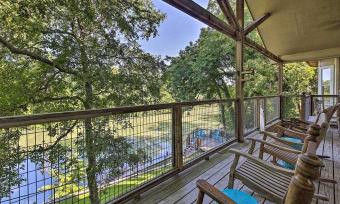 Seguin Casa | Sunny Seguin Retreat w/ Canoes on Guadalupe River!
