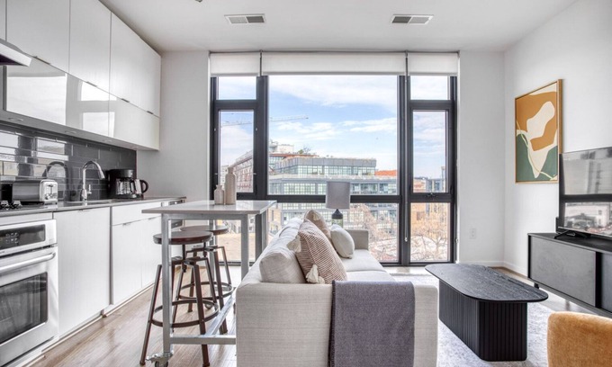Shaw Apartamento | Sunny Shaw 1BR w/ Gym, W/D & Doorman, near Metro & Bars, by Blueground