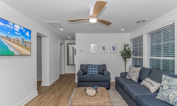Myrtle Beach Casa | Sunny Shore Retreat Near Beach!