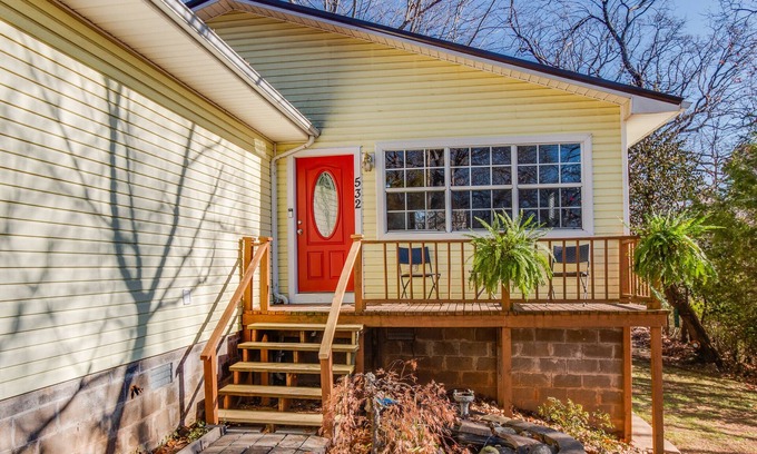 Fayetteville Cabaña | Sunny Side Up - Charming 2-bedroom cottage with in Fayetteville