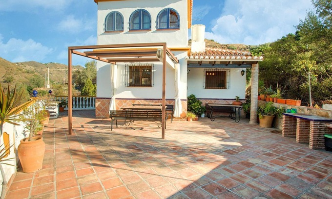 Canillas de Aceituno Casa | Casa de vacaciones soleada con solárium