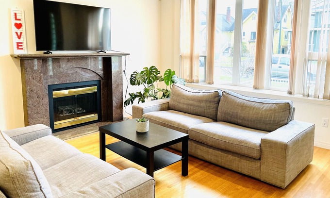 Hastings Casa | Sunny & Spacious 4 bedroom 3 full baths & fireplace Gem in Vancouver