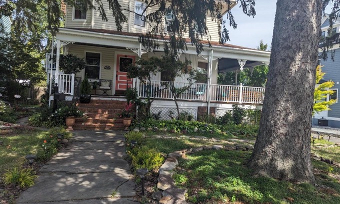 Montclair Apartamento | Sunny & Spacious Montclair NJ Apartment