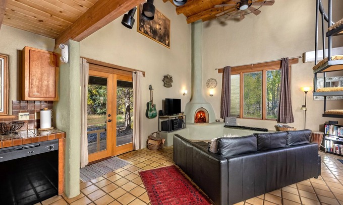 Taos Casa | Una casa hermosa y brillante justo en Taos + bañera de hidromasaje grande!