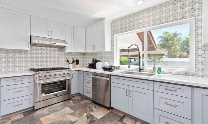 Hacienda Heights Casa | Sunny Spanish Villa Pool, Parking & Privacy