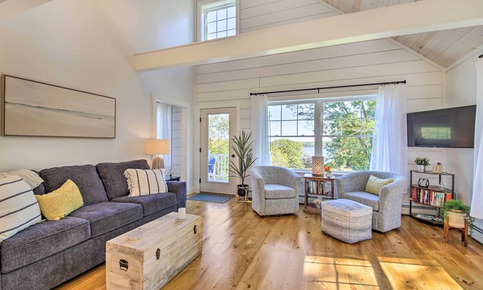 Sandy Point Cabaña | Sunny Stockton Springs Home < 1 Mi to Beach!