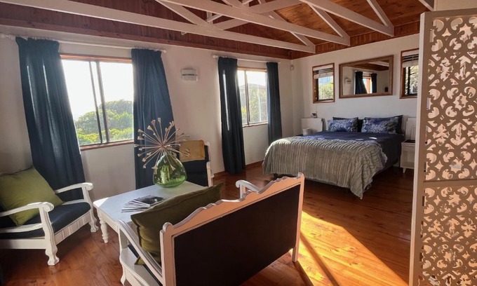 Brenton-on-Sea Apartamento | Sunny studio in the sky