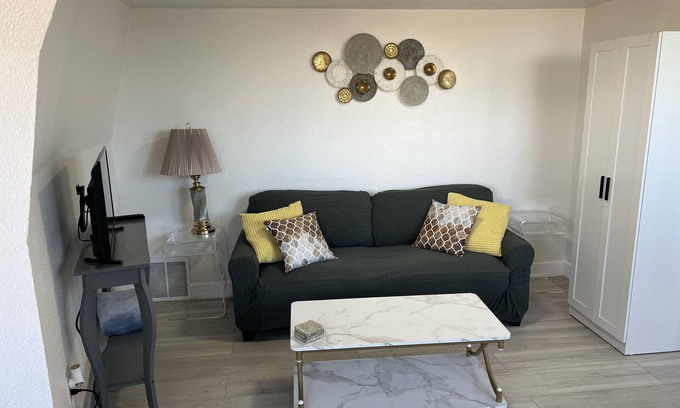 Townsite Apartamento | Sunny Studio near Water Street - Unit A