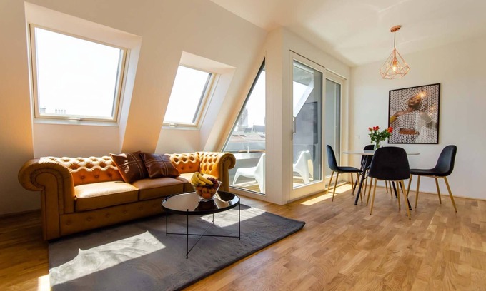 Weißgerber Apartamento | Sunny & Stylish | 5★ Location, ♛ King Bed, Balcony