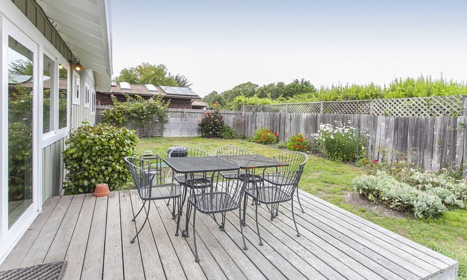 Bolinas Casa | Casa soleada y actualizada a una cuadra de Pt. Reyes Nat'l Seashore