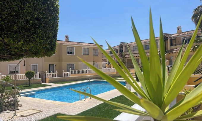 San Miguel de Salinas Apartamento | Sunny Villamartin apartment - 10 minutes walk from golf and plaza