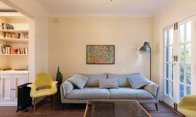 Newtown Casa | Sunny & Vibrant home in prime Newtown location