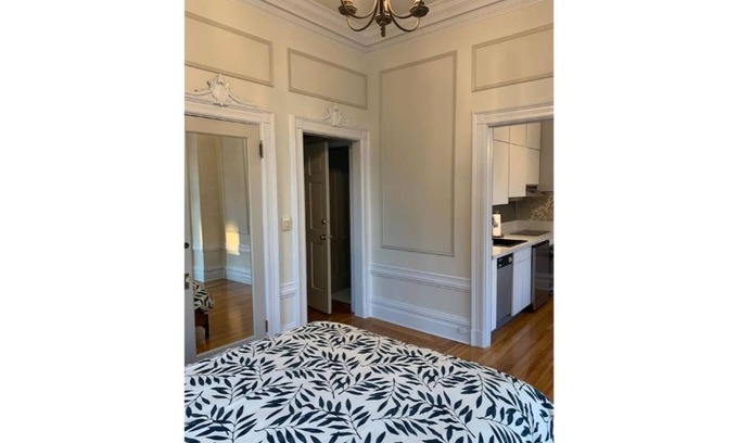 Hollowville Condominio | Sunny Victorian Studio in Pacific Heights