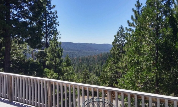 Long Barn Cabina | Cabina con vista al sol cerca del lago Pinecrest y esquí de Dodge Ridge - ¡Camina en bicicleta y explora!
