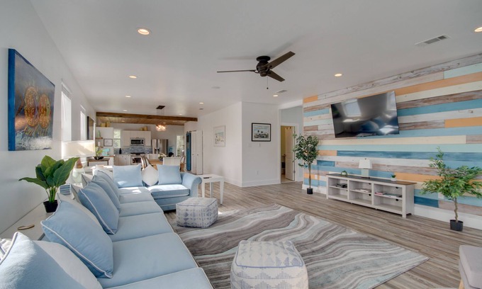 Waveland Casa | Sunny Waveland Home Rental w/ Pool: Walk to Beach!