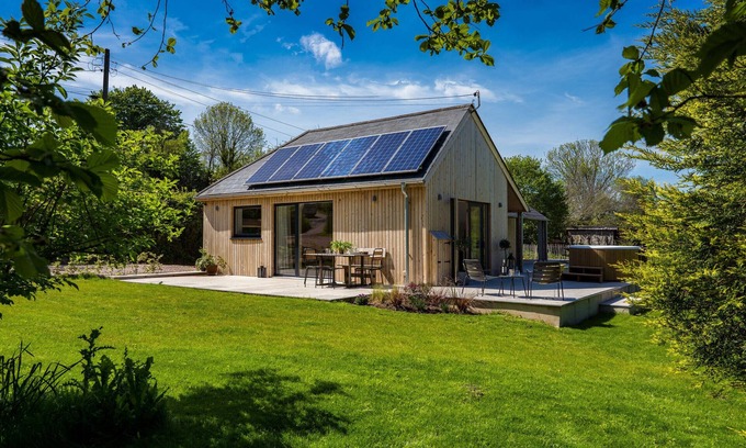 Shaldon Chalet De Esquí | Sunnybrook - Casa de carbono neutral con una nueva tina caliente de leña de primera calidad (Shaldon)