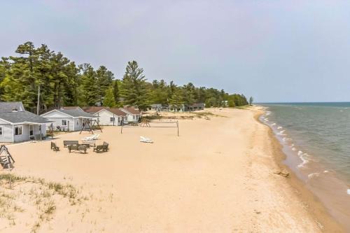 Greenbush Apartamento | Sunnyside 2BR 1BA Relaxing Lakefront Retreat