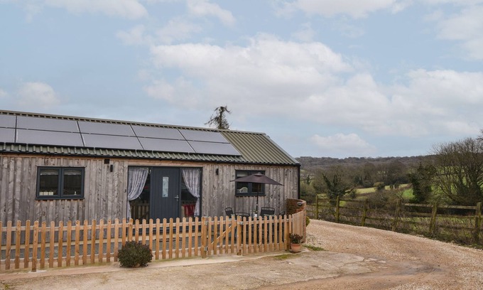 Raymonds Hill Cabaña | SUNNYSIDE AT COOMB BANK FARM, pet friendly in Raymond's Hill