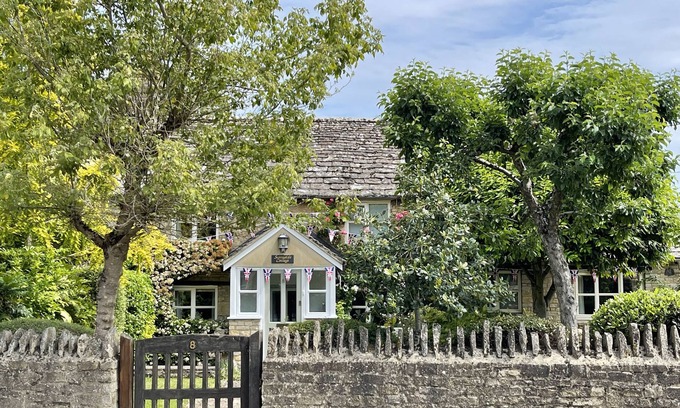 Bampton Cabaña | CASA EN SOL, con fuego abierto en Bampton, Oxfordshire, Ref 988662