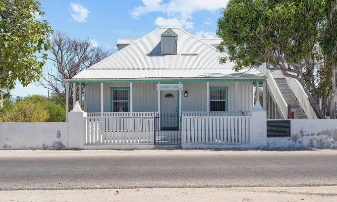 Cockburn Town Casa | Sunnyside Cottage