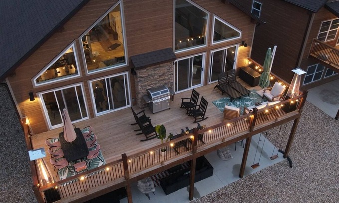 Kimberling City Casa | Sunnyside Haven- 7BR- Sleeps 22! Close to Silver Dollar City & Dogwood Canyon!