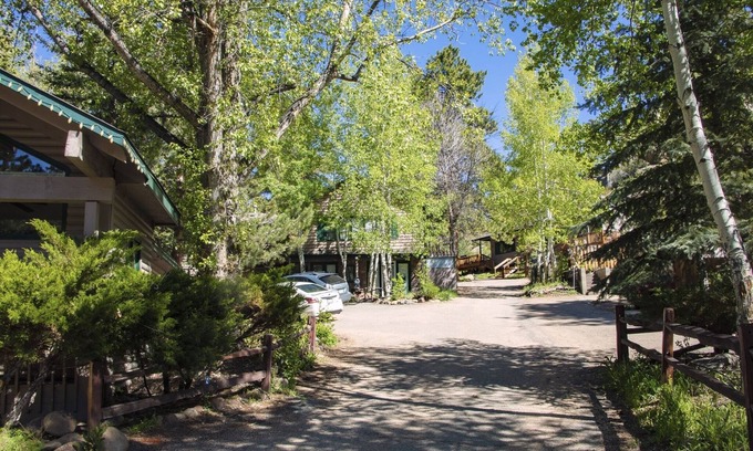 Estes Park Cabaña | Sunnyside Knoll: 2 Cottage