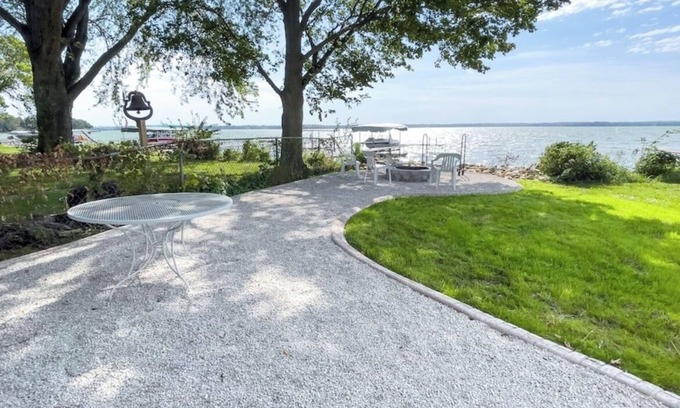 Stoughton Casa | "Sunnyside & Magnolia", A peaceful lakeside getaway - Under New Mgmt in 2025!