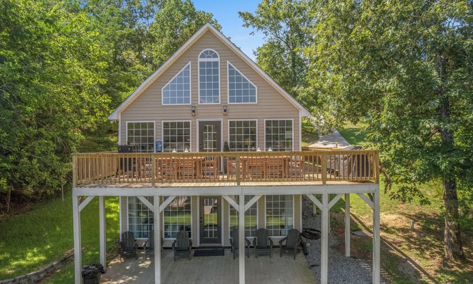 Milledgeville Casa | Sunnyside Retreat Beautiful 3 Story Lakehouse with Breathtaking Lake Views