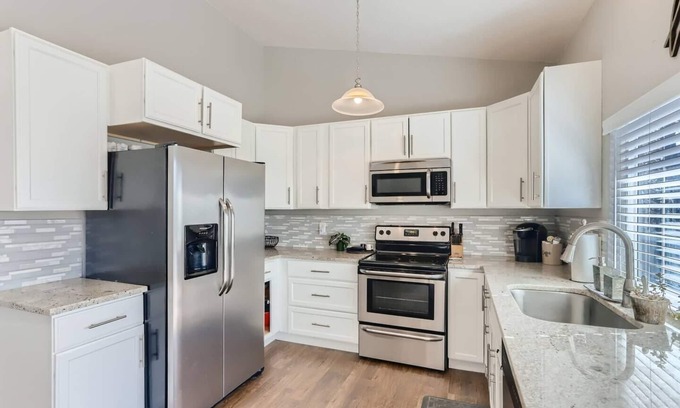 Tollgate Overlook Casa | Sunnyside Up | Beautiful Home for Large Groups Pet Friendly!