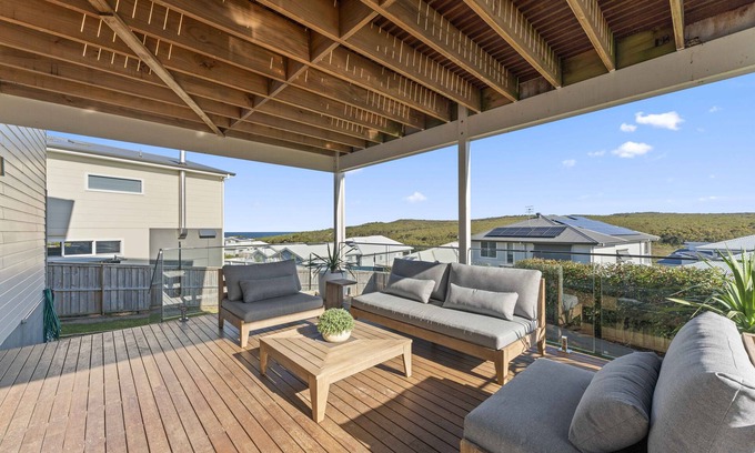 Catherine Hill Bay Casa | Sunnyspot Escape - Stylish Beach House