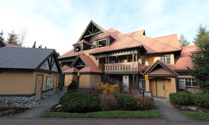 Village North Condominio | Sunpath Condos by Whistler Retreats