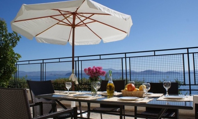 Kefalari Apartamento | Sunrise 5 Apartment - Beautifully Located Air Conditioned 3 Bedroom Above Beach