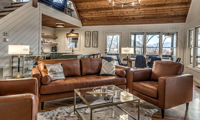 Unaka Cabina | Sunrise and Stardust - Hot Tub | Mountain Views | Screened Porch |