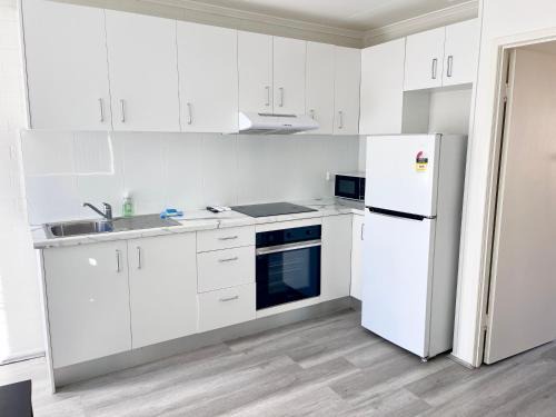 Surfers Paradise Apartamento | Sunrise Apt 3 - Bright 1BR - Upstairs - Pool View