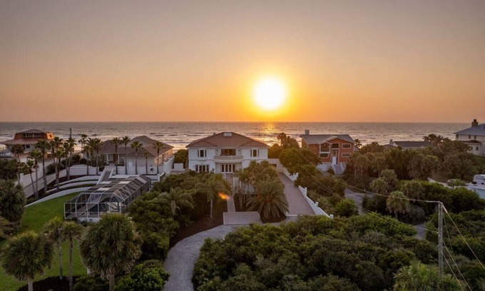 Crescent Beach Casa | Sunrise at the Beach - Oceanfront Luxury