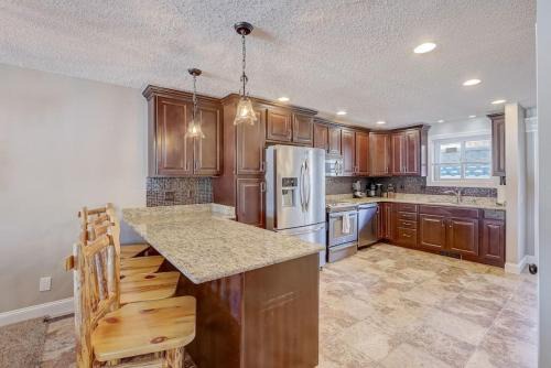 Lake Delton Casa | Sunrise Beach for Family Fun and Walk to Noahs Ark