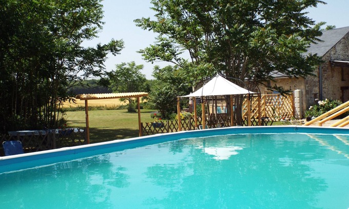 Val de Charente Cabaña | Sunrise Cottage, ubicación tranquila, piscina, a poca distancia de restaurante y bar