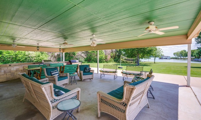 Kerens Casa | Sunrise Cove RC LLC: Lakefront Home w/ 2 Casitas!