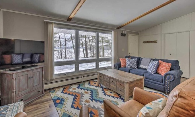 Hayward Cabina | Sunrise Escape on Round Lake in Hayward, WI