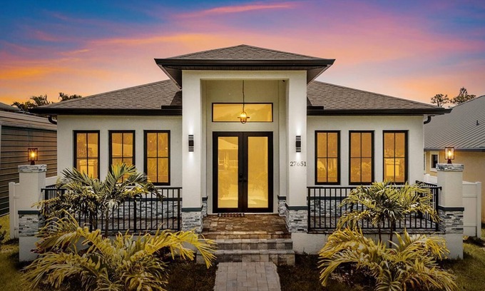 Bonita Springs Casa | Sunrise Haven: Your Retreat in Bonita Springs 6 bedrooms/5 bath, close to Gulf
