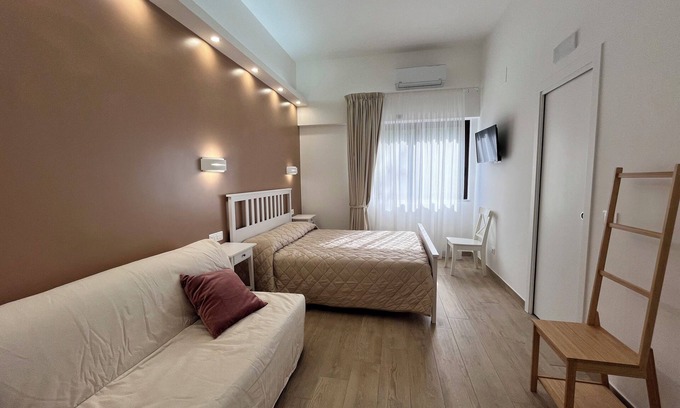 Laureana Cilento Cama Y Desayuno | Sunrise in the Vineyard Bed and Breakfast - Oak