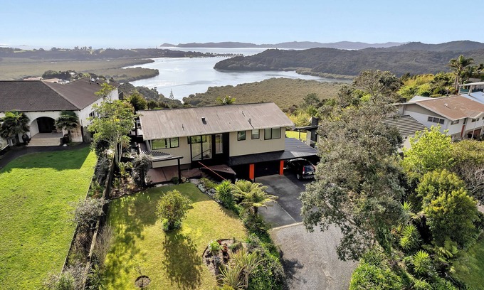 Haruru Casa | Sunrise Lookout - Paihia Holiday Home