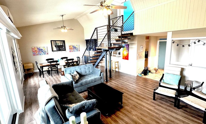 South End Condominio | Sunrise Ocean and Sunset Bay Views 3-bd, 2.5 bath, PENTHOUSE with elevator!