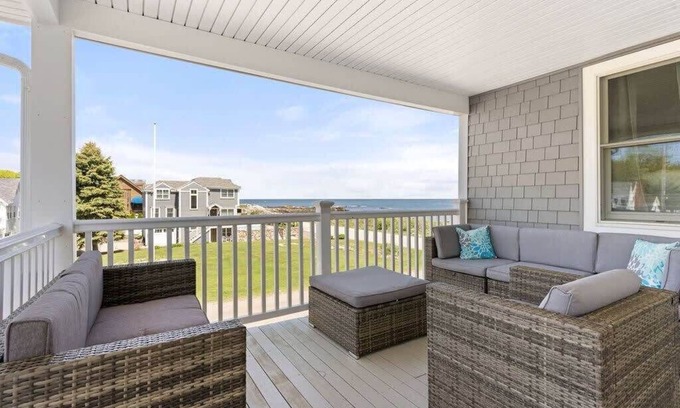 Rye Apartamento | Sunrise Sanctuary | Walk to Wallis | Ocean Views