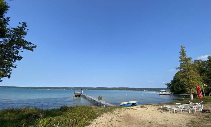 Kewadin Casa | Sunrise Sands Retreat Beach & Dock 2364