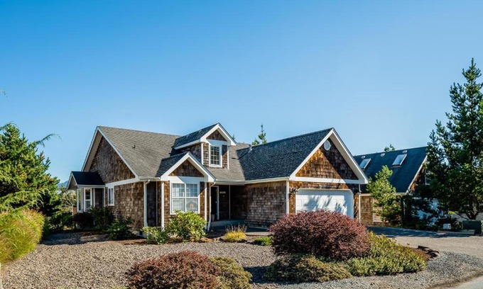 Nehalem Casa | Sunrise Serenity