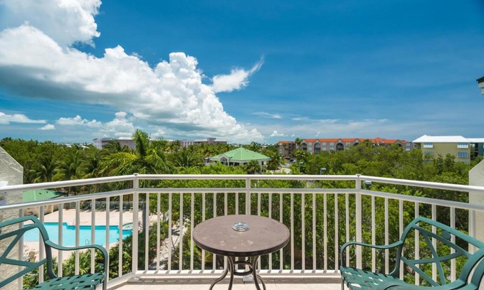 Key West Apartamento | Sunrise Suites Tierra Bomba Suite #403